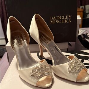 Badgley Mischka Elegant ivory White Heels with Crystal Accents
